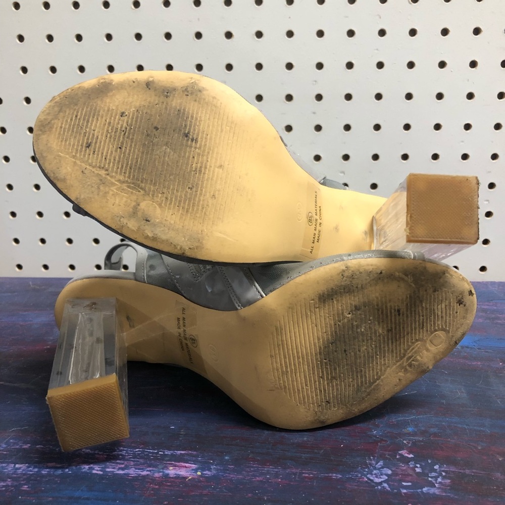 Mesh open toe booties w a clear heel - Picture 4 of 6